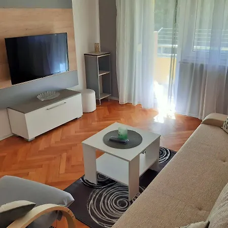 Bright & Cozy Apartment Pula